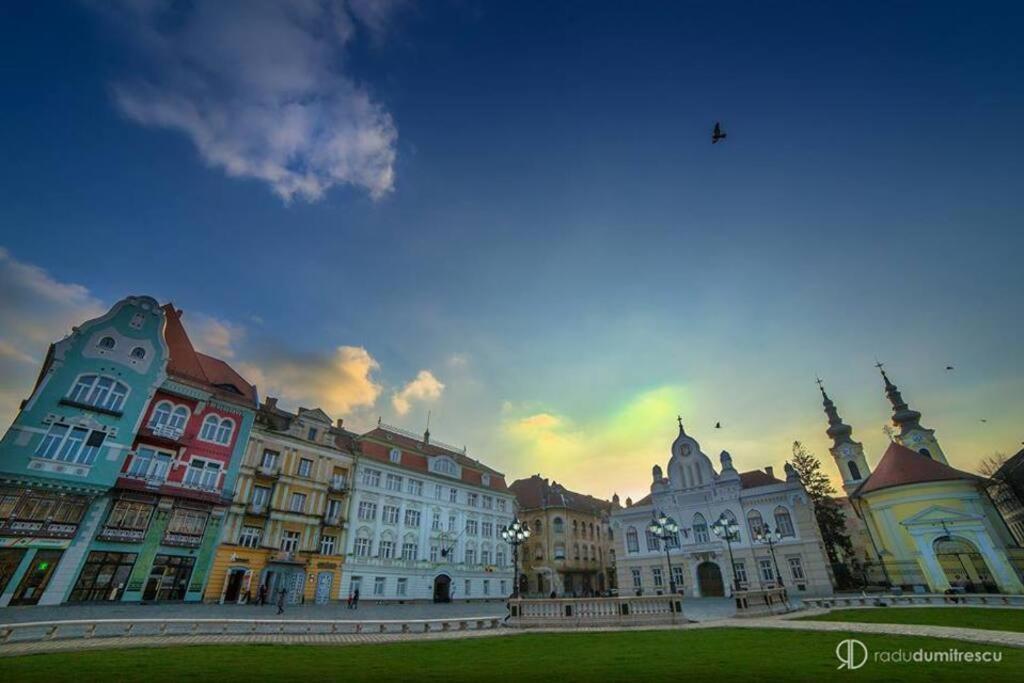 Charming Apartment In Historical City Center Timisoara Luaran gambar